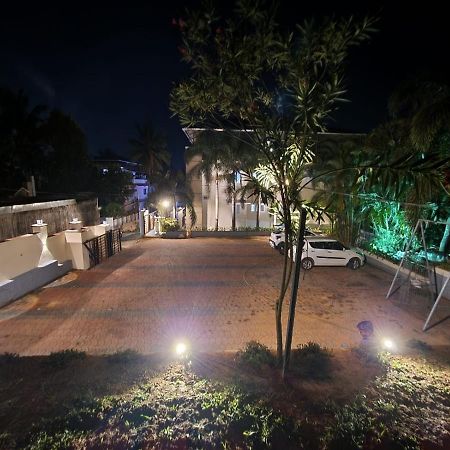 Wayanad Cliff Hotel Kalpatta Buitenkant foto