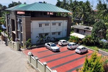 Wayanad Cliff Hotel Kalpatta Buitenkant foto