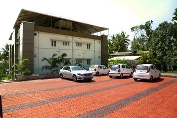 Wayanad Cliff Hotel Kalpatta Buitenkant foto